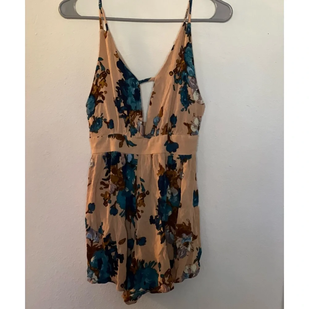 Coveted Clothing Woman’s Floral Romper - Picture 2 of 11